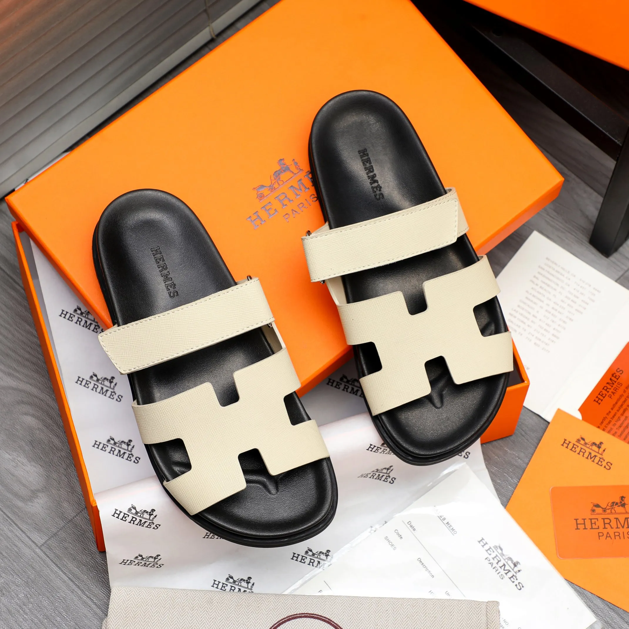 Men's shoes 💰340 Product trademark: Hermes "Hermes" Couple's slippers Regular size: 36-46 Product material: Selected vertical grain cowhide upper, microfiber lining, original outsole
